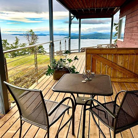 Shangri-La Oceanfront Vacation Home Bedwell Harbour Екстериор снимка