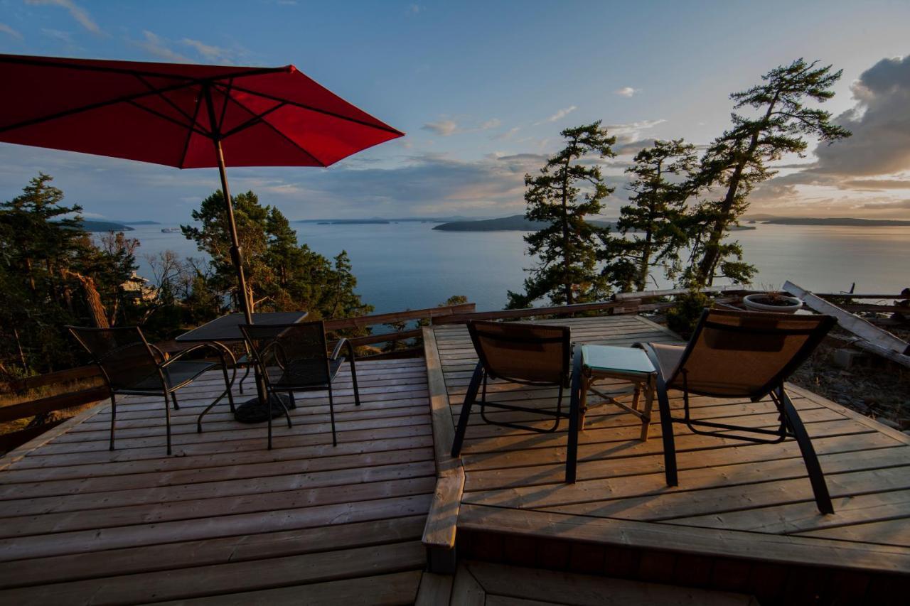 Shangri-La Oceanfront Vacation Home Bedwell Harbour Екстериор снимка