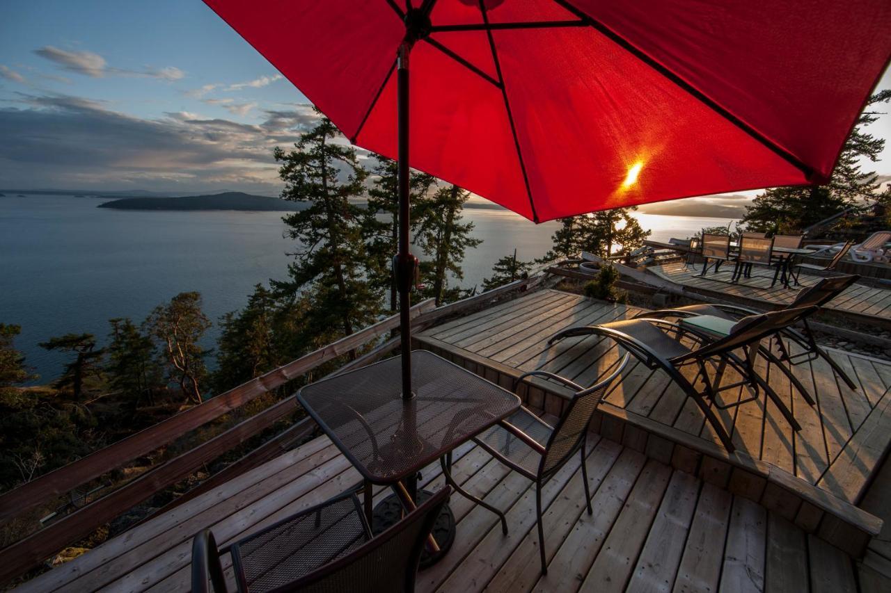 Shangri-La Oceanfront Vacation Home Bedwell Harbour Екстериор снимка