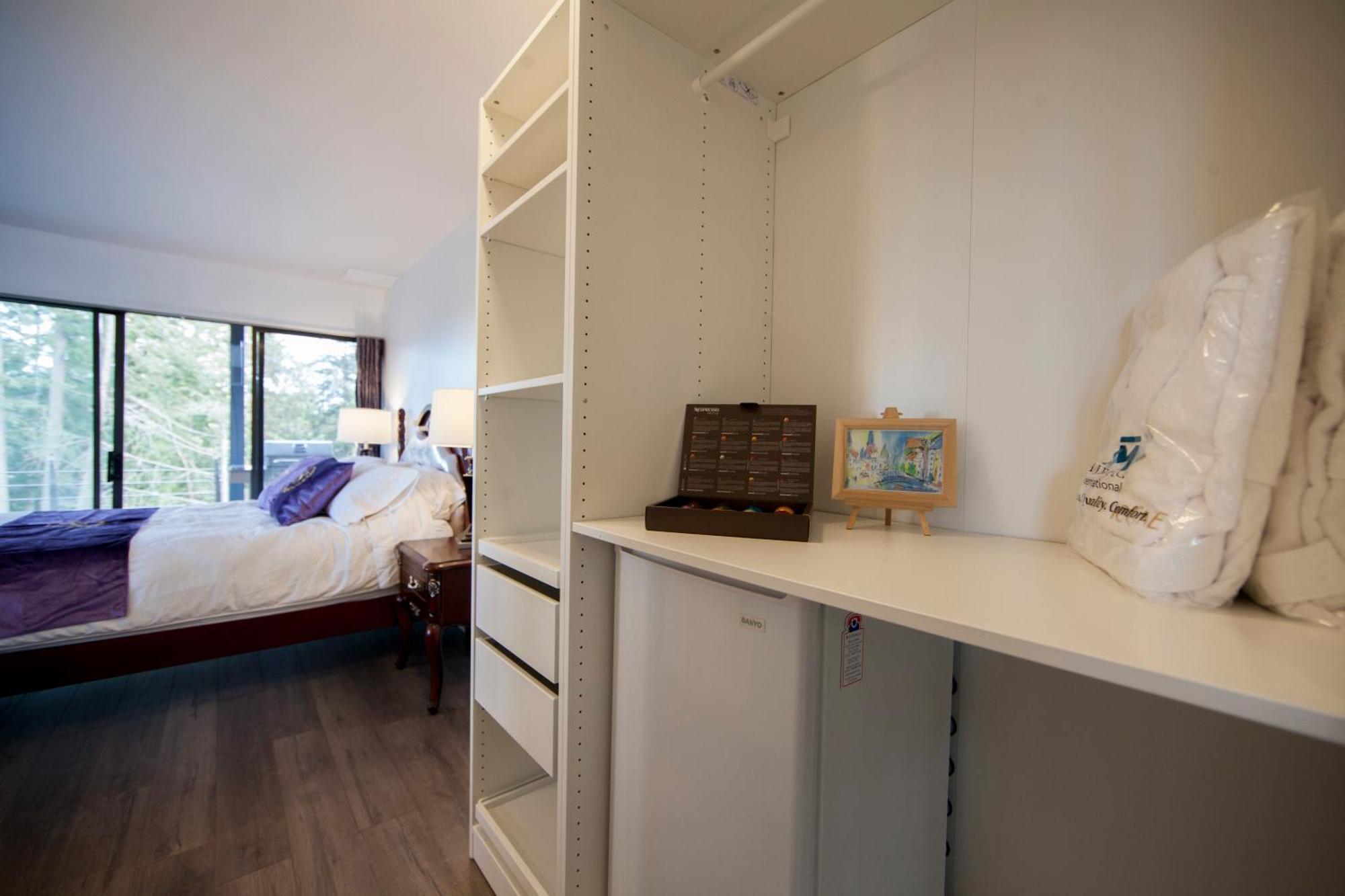 Shangri-La Oceanfront Vacation Home Bedwell Harbour Екстериор снимка