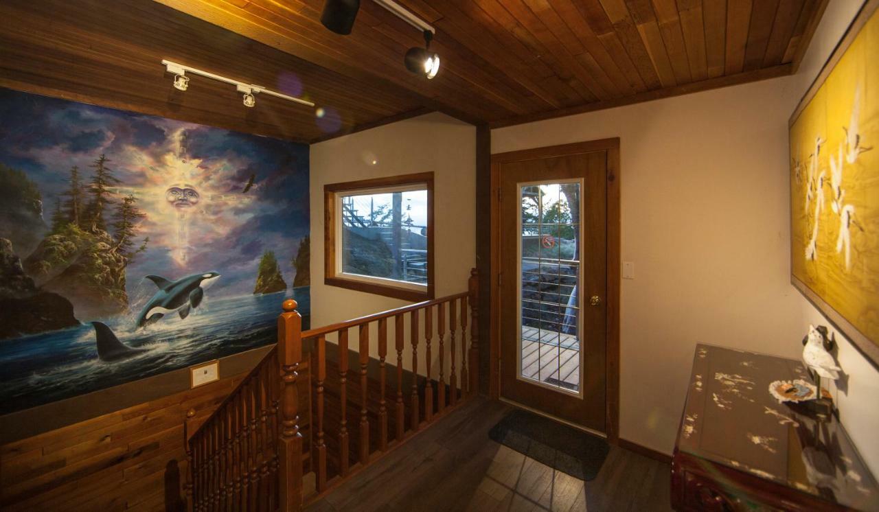 Shangri-La Oceanfront Vacation Home Bedwell Harbour Екстериор снимка