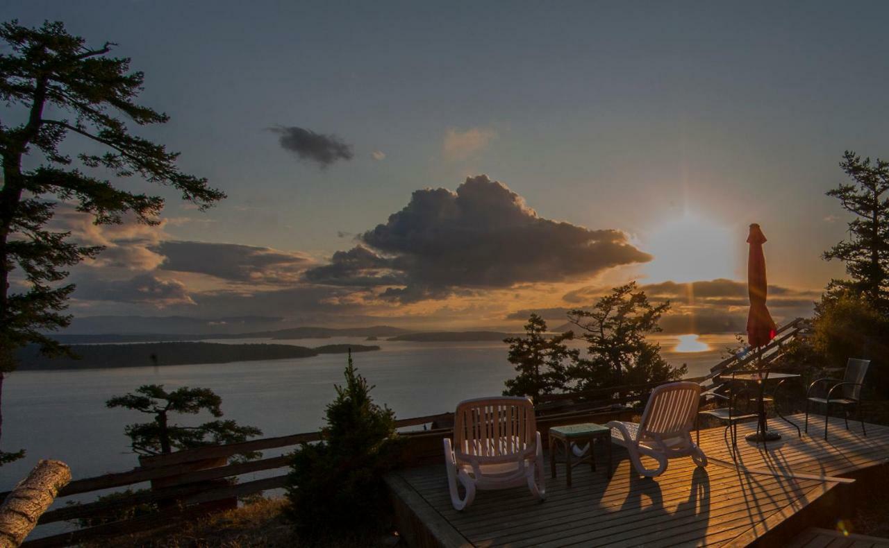 Shangri-La Oceanfront Vacation Home Bedwell Harbour Екстериор снимка